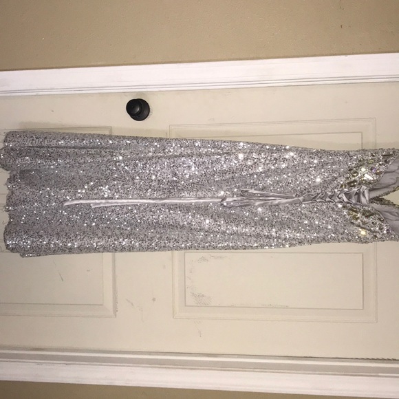 FORMAL DRESS - Picture 5 of 6